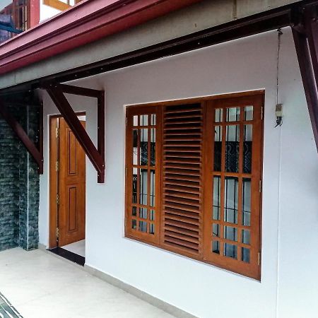 Hotel White House Ratnapura Exterior photo