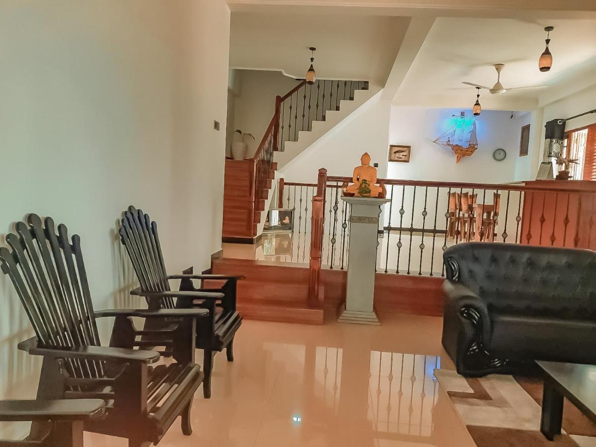 Hotel White House Ratnapura Exterior photo