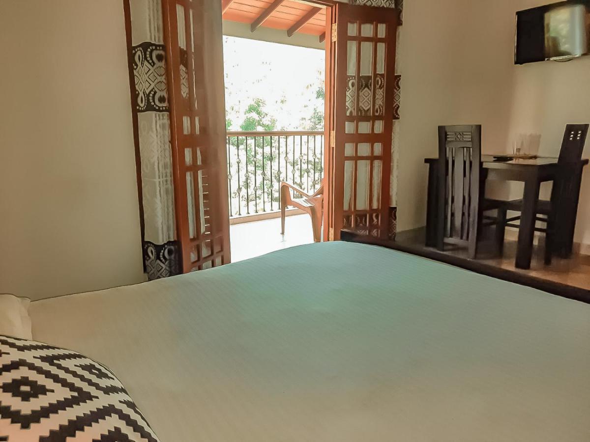 Hotel White House Ratnapura Exterior photo