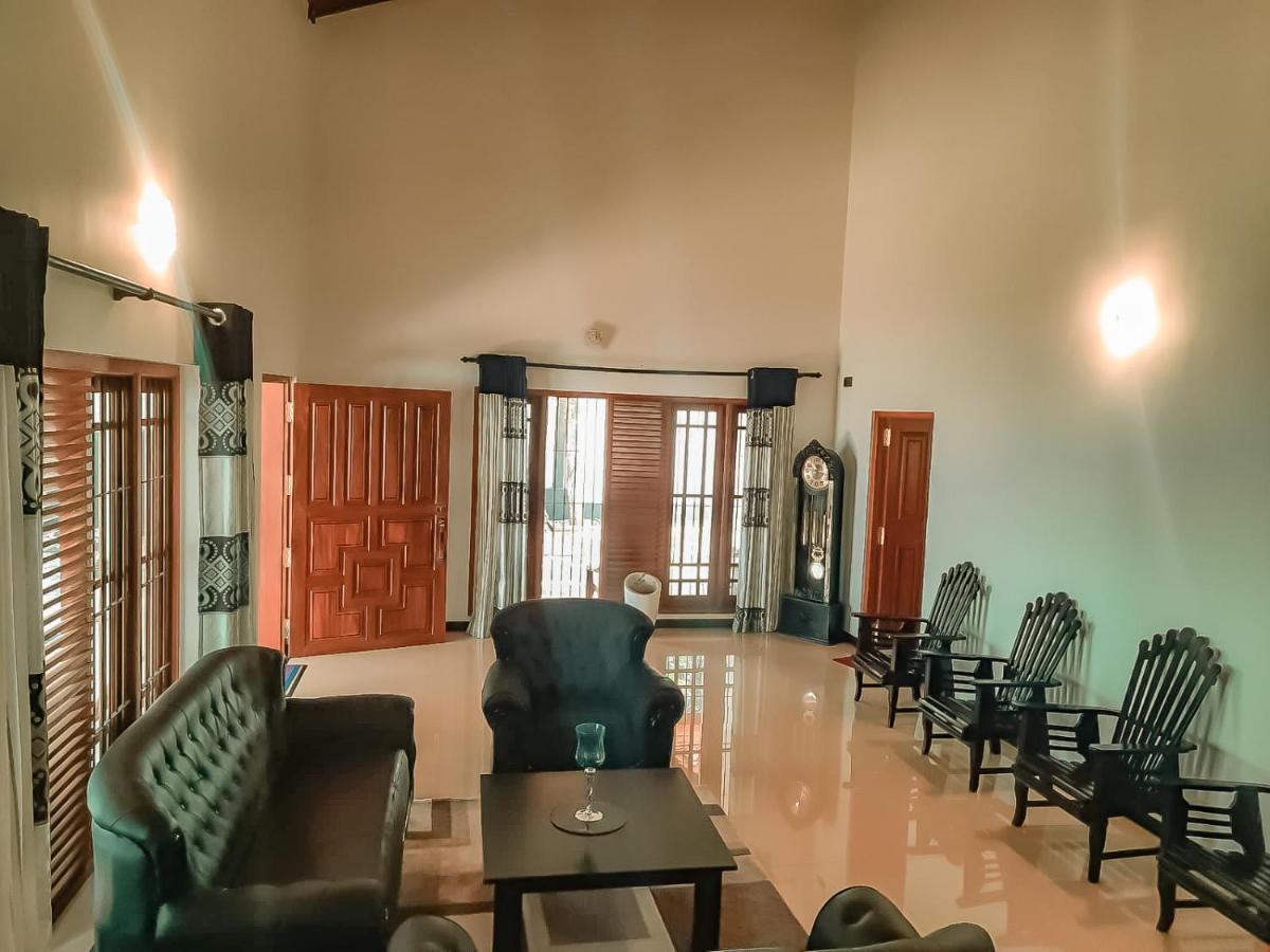 Hotel White House Ratnapura Exterior photo