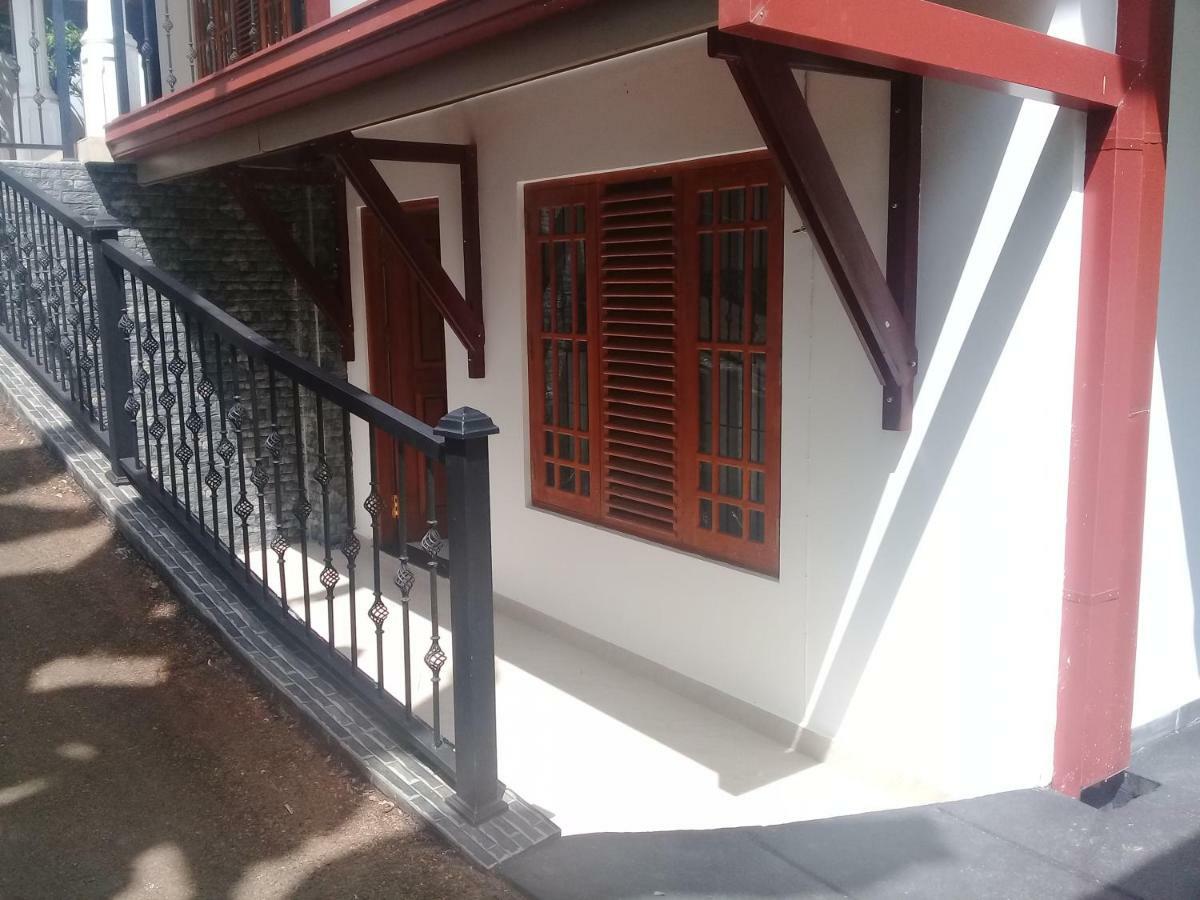 Hotel White House Ratnapura Exterior photo